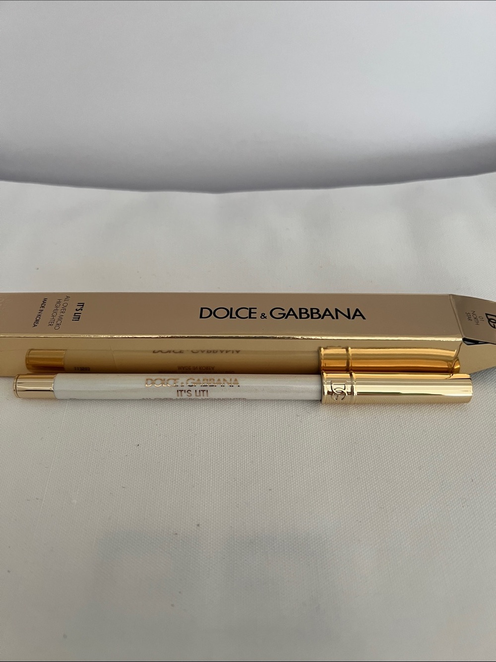 Dolce & Gabbana It's Lit! All over Micro Highlighter in 01 North Star.